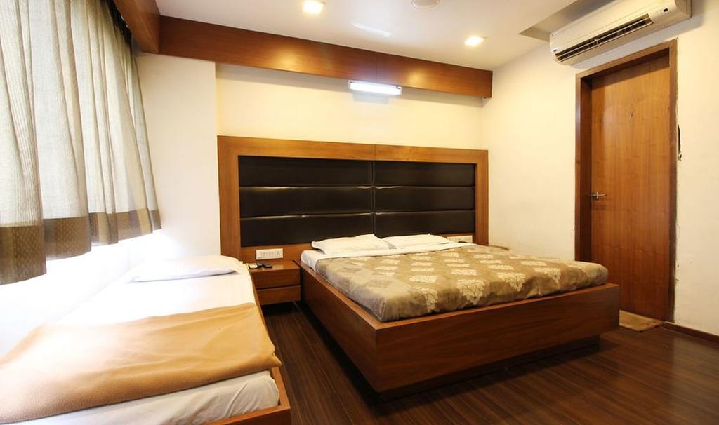 Hotel Kanak Comfort Ahmedabad Zimmer foto